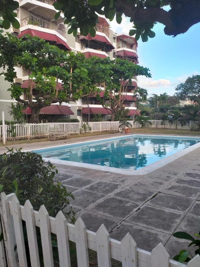Rooms By The Pool Kingston Exterior foto